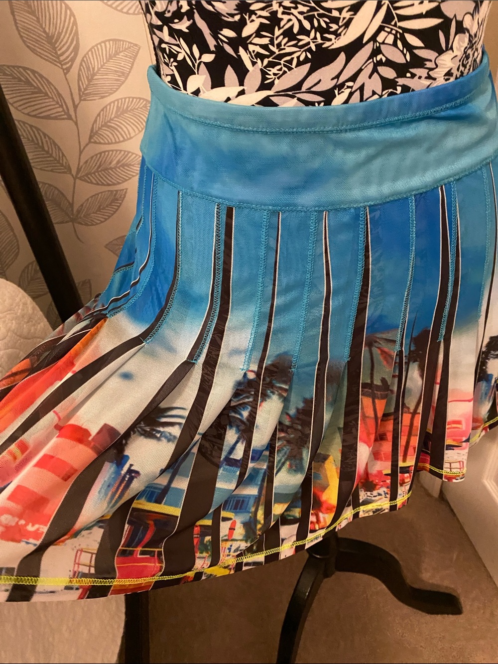 Lucky in Love Sheer pleated performance skirt featuring a Beach Postcard print - Picture 2 of 8